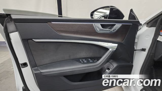 Audi A7 2023 — ფოტო 30/35