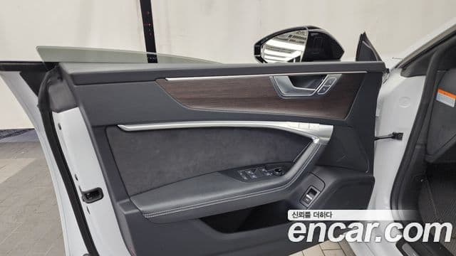 Audi A7 2022 — Şəkil 18/33