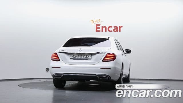 Mercedes-Benz E-Class 2019 — Фото 4/20