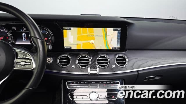 Mercedes-Benz E-Class 2019 — Фото 15/20