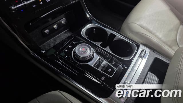 Kia Carnival 2022 — фото 9 из 20