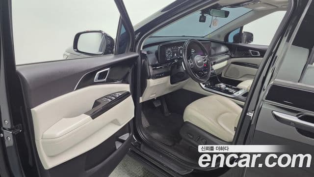 Kia Carnival 2022 — фото 10 из 20