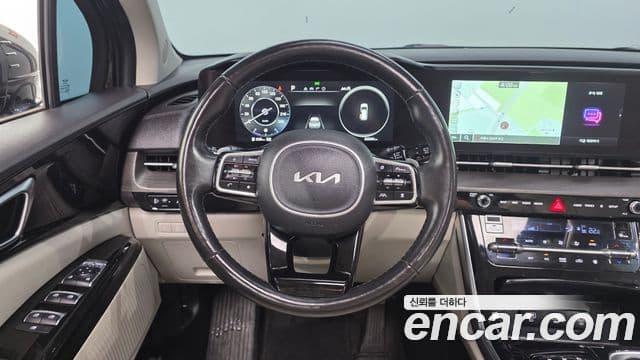 Kia Carnival 2022 — фото 13 из 20