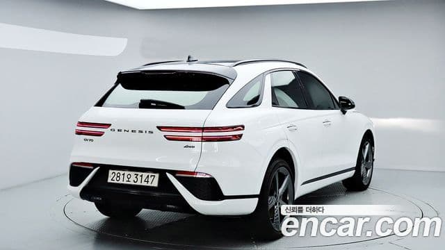 Genesis GV70 2021 — фото 2 из 20