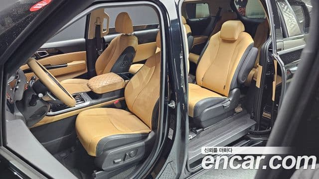 Kia Carnival 2023 — фото 11 из 20