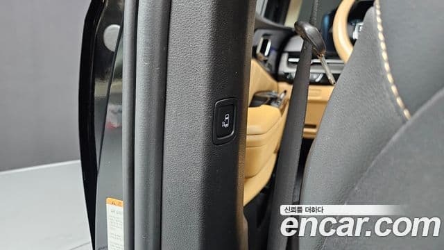 Kia Carnival 2023 — ფოტო 18/20