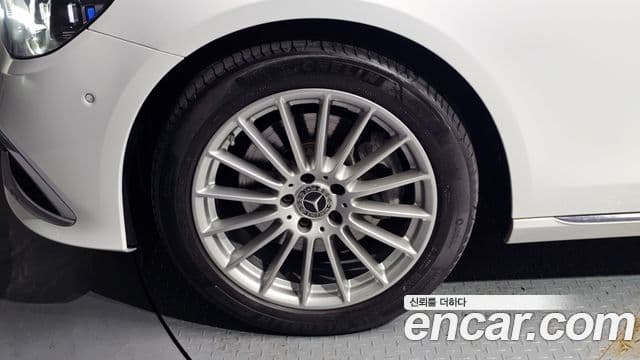 Mercedes-Benz E-Class 2023 — ფოტო 5/20