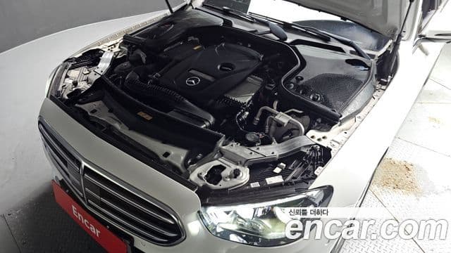 Mercedes-Benz E-Class 2023 — ფოტო 6/20
