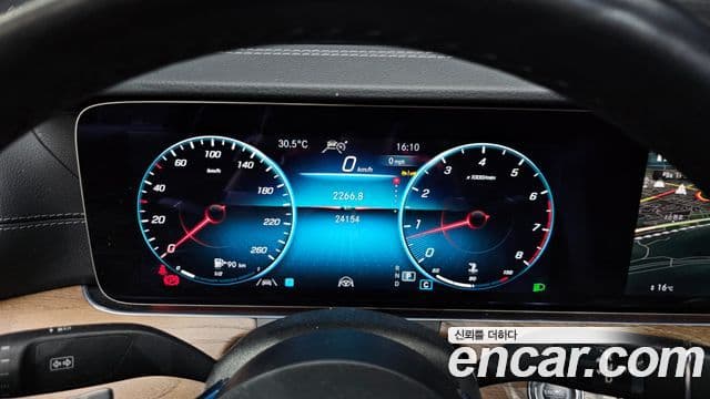 Mercedes-Benz E-Class 2023 — ფოტო 8/20