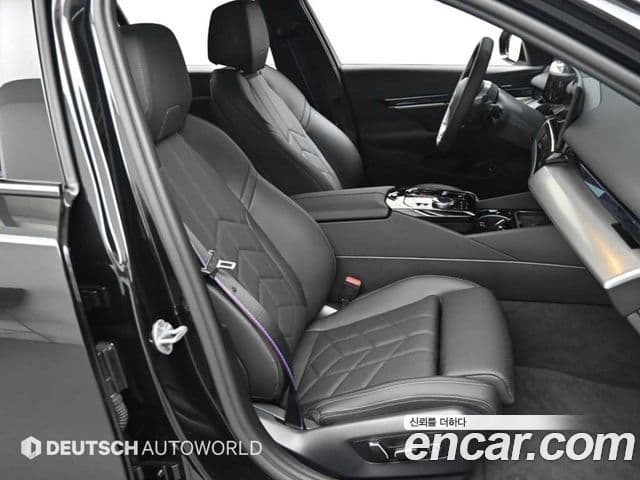 BMW 5 Series 2025 — фото 9 из 20