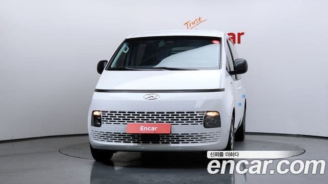 Hyundai Staria 2023 — Фото 2/20