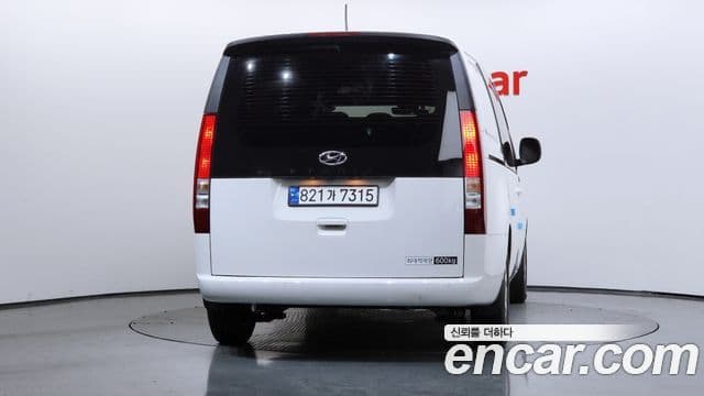Hyundai Staria 2023 — Фото 3/20