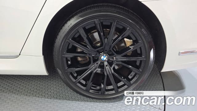 BMW 7 Series 2021 — ფოტო 10/39