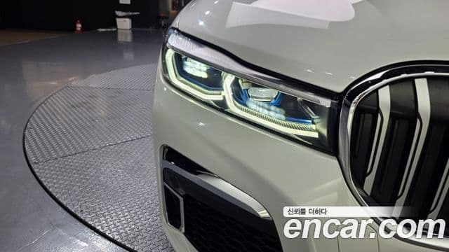 BMW 7 Series 2021 — ფოტო 31/39