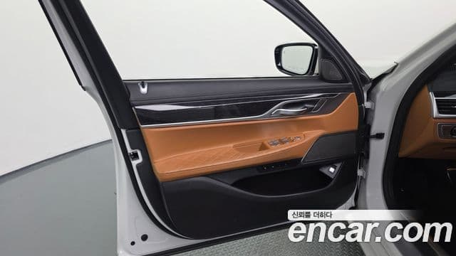 BMW 7 Series 2021 — ფოტო 16/39