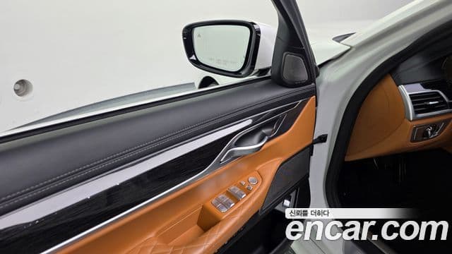 BMW 7 Series 2021 — ფოტო 17/39