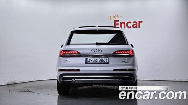 Audi Q7 2021 — Фото 4/20