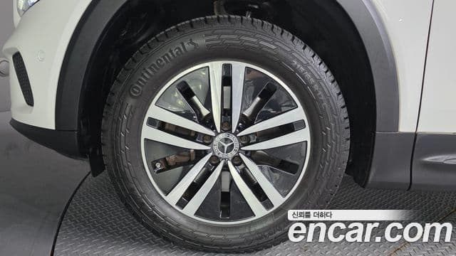Mercedes-Benz GLB-Class 2021 — ფოტო 5/20
