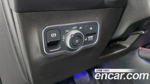 Mercedes-Benz GLB-Class 2021 — ფოტო 14/20