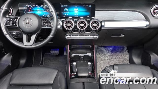 Mercedes-Benz GLB-Class 2021 — ფოტო 16/20