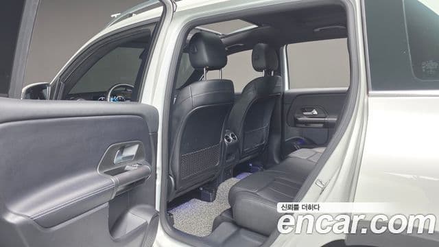 Mercedes-Benz GLB-Class 2021 — ფოტო 18/20