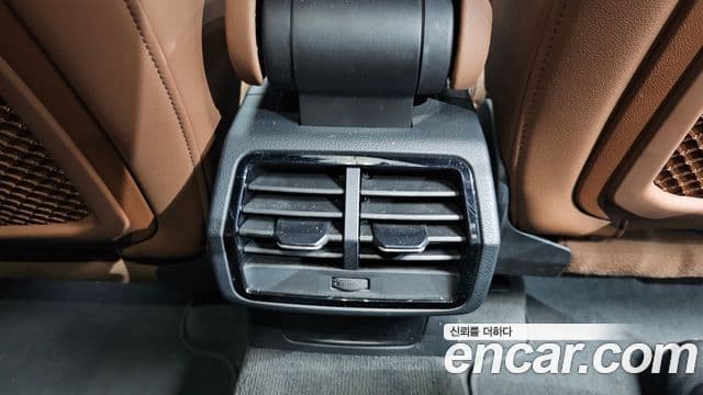 Audi Q3 2020 — ფოტო 18/20