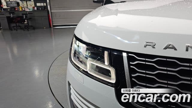 Land Rover Range Rover 2021 — Photo 17/37