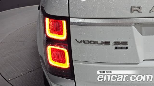 Land Rover Range Rover 2021 — Photo 24/37