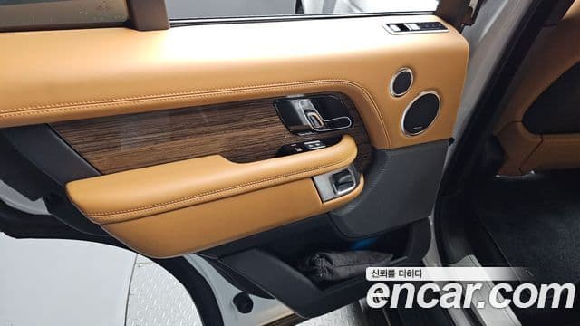 Land Rover Range Rover 2021 — Photo 30/37