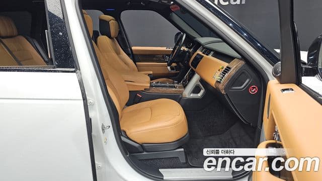 Land Rover Range Rover 2021 — Photo 29/37