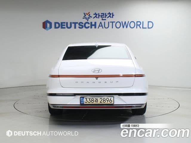 Hyundai Grandeur Hybrid 2023 — Photo 11/20