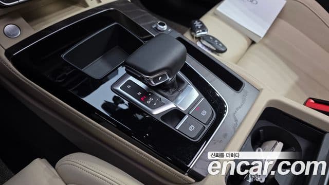 Audi Q5 2022 — Şəkil 9/20