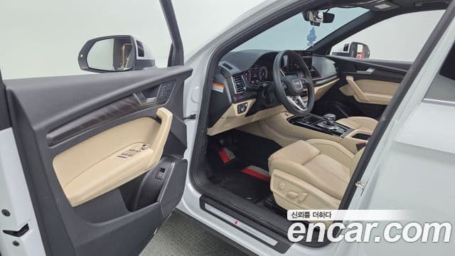 Audi Q5 2022 — Şəkil 10/20