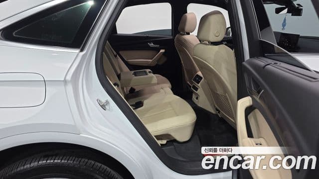 Audi Q5 2022 — Şəkil 11/20