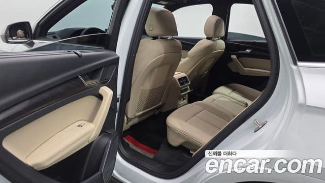 Audi Q5 2022 — Şəkil 12/20