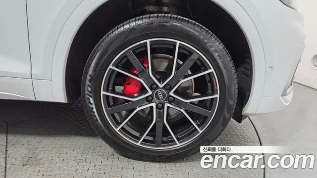 Audi Q5 2022 — ფოტო 19/34
