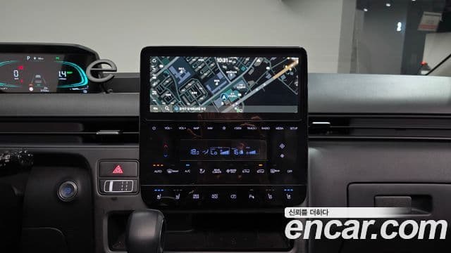Hyundai Staria 2024 — ფოტო 13/20