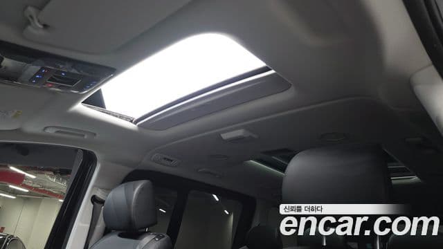 Hyundai Staria 2024 — ფოტო 15/20