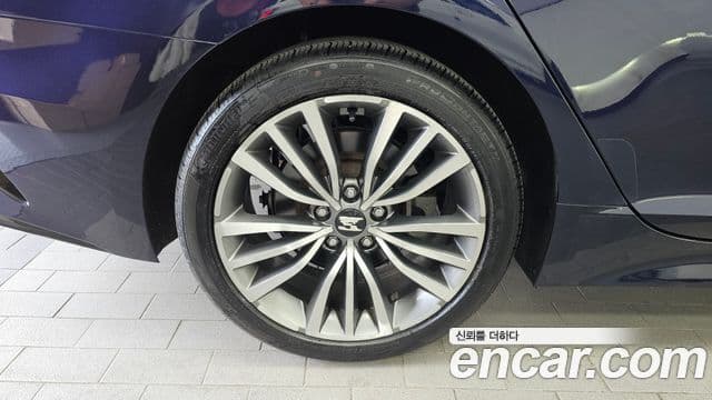 Kia Stinger 2019 — ფოტო 5/20