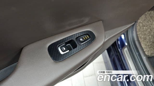 Kia Stinger 2019 — ფოტო 19/20