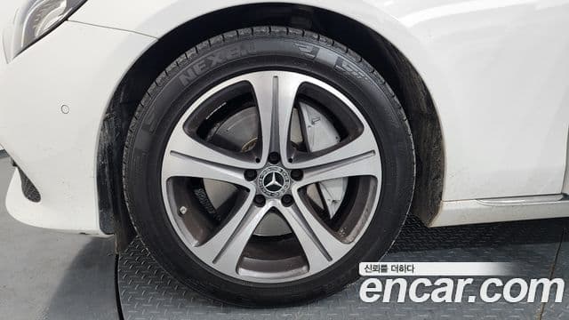 Mercedes-Benz E-Class 2018 — Фото 5/20