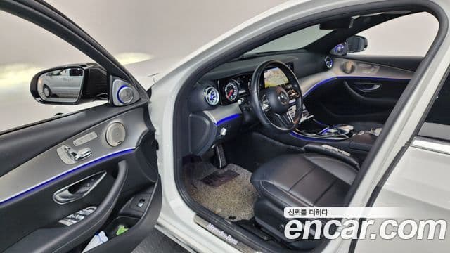 Mercedes-Benz E-Class 2018 — Фото 10/20
