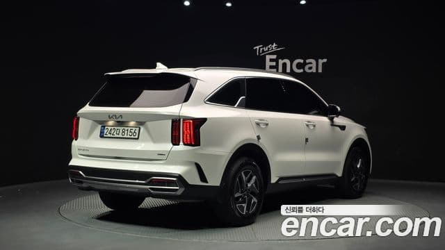 Kia Sorento 2023 — Фото 2/20