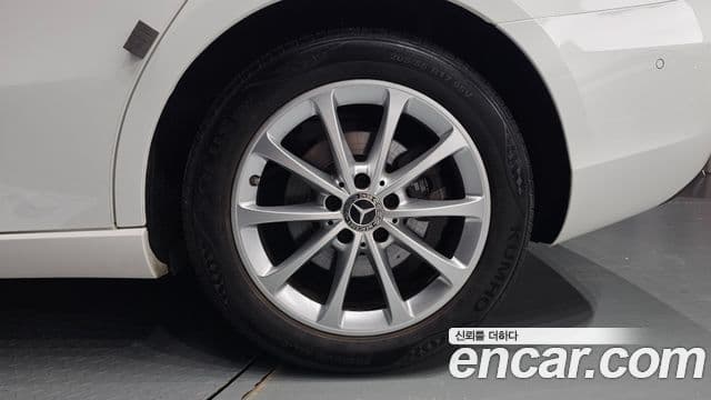 Mercedes-Benz A-Class 2020 — Photo 23/33