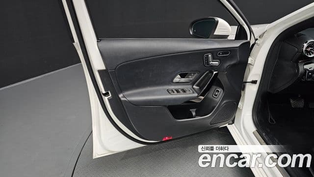 Mercedes-Benz A-Class 2020 — Photo 13/33