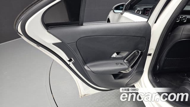 Mercedes-Benz A-Class 2020 — Photo 28/33