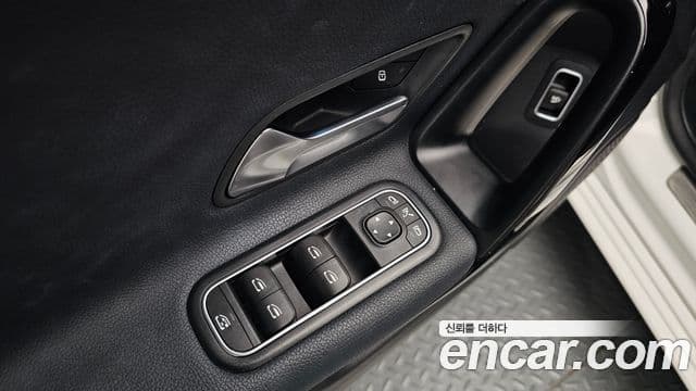 Mercedes-Benz A-Class 2020 — Photo 29/33