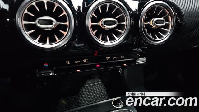 Mercedes-Benz A-Class 2020 — Photo 26/33