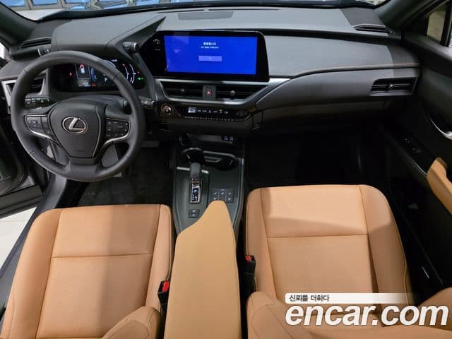 Lexus UX300h 2025 — Photo 1/15