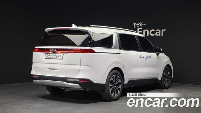 Kia Carnival 2023 — ფოტო 2/20